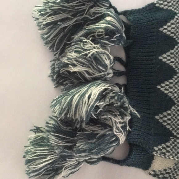 Scarf - Picture 3 of 4